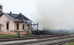 Foto: Pixsell / Gore barake uz prugu u Osijeku