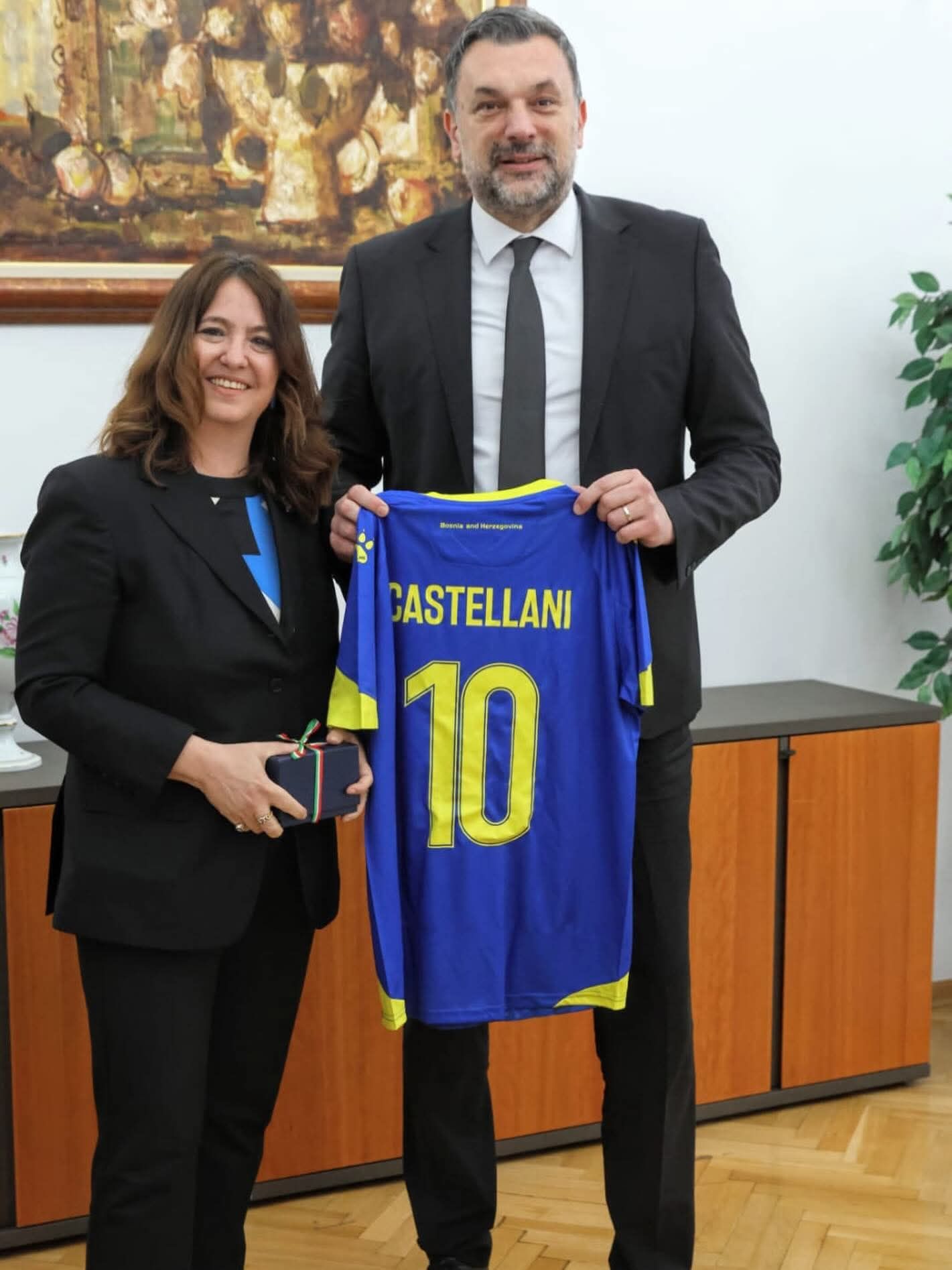 Ambasadorica Sarah Castellani i ministar Elmedin Konaković