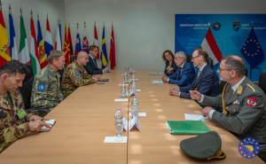 Foto: NATO BiH / Komandant EUFOR-a primio u bazi Butmir predsjednika Austrije