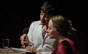 Foto: Kamerni teatar 55 / Predstava "On(a)"