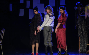 Foto: Kamerni teatar 55 / Predstava "On(a)"