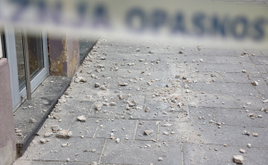 Foto: Dž.K. / Radiosarajevo.ba / Obrušena fasada u Centru Sarajeva