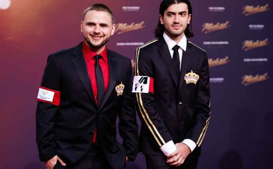 Bigi Jackson (desno)