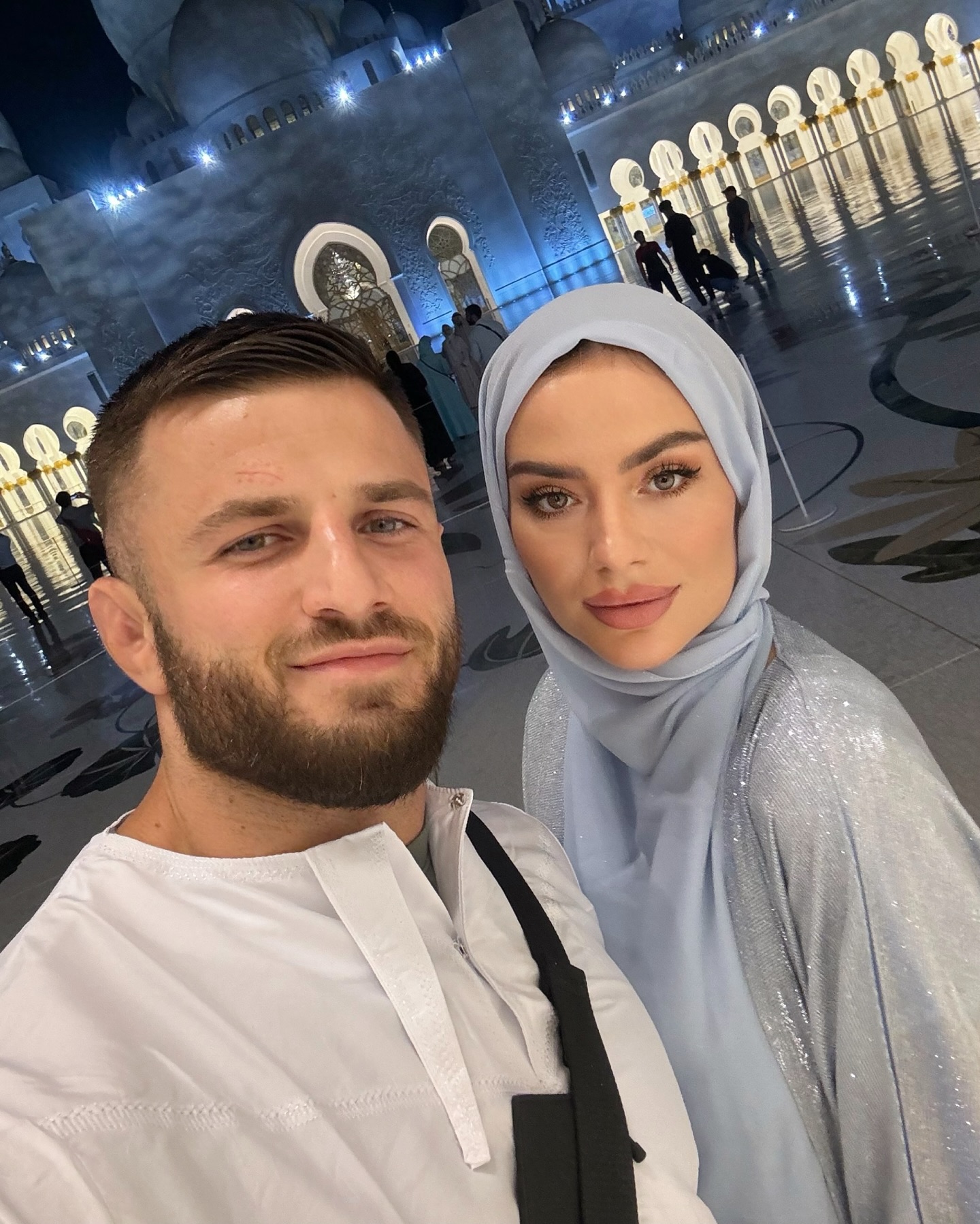 Erko Jun sa suprugom