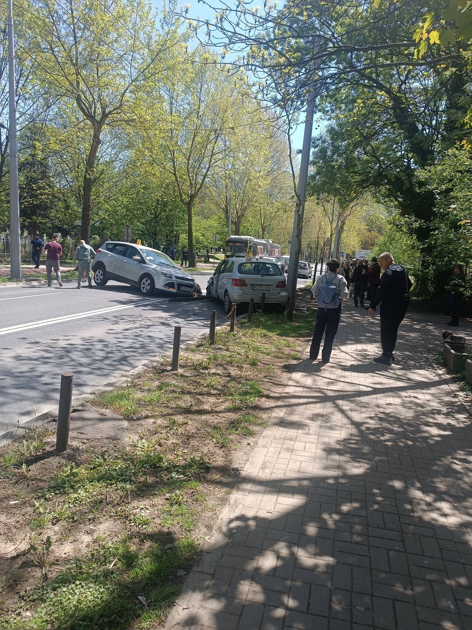 Nesreća u Alipašioj ulici, saobraćaj obustavljen