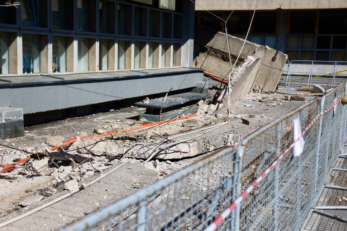 Skenderija, urušio se dio krova