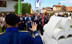 Foto: Dž. K. / Radiosarajevo.ba / Položeno cvijeće na Kovačima