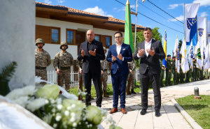 Foto: Dž. K. / Radiosarajevo.ba / Položeno cvijeće na Kovačima
