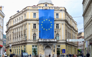 Foto: Dž. K.  / Zastava EU iznad Vječne vatre