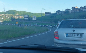 Foto: Čitatelj/Radiosarajevo.ba / Gužve na ulazu u Sarajevo