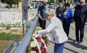 Foto: Vlada KS / Polaganje cvijeća