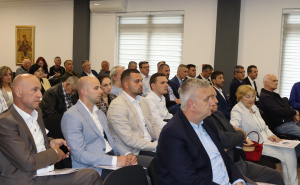FOTO: Privatni album / Usvojena deklaracija (Foto @Hasan Eminović)