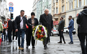 Foto: N.G./Radiosarajevo.ba / Dan pobjede nad fašizmom - položeno cvijeće kod Vječne vatre