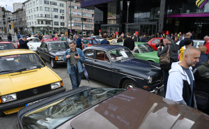 Foto: N.G./Radiosarajevo.ba / Izložba Oldtimer-a ispred SCC-a