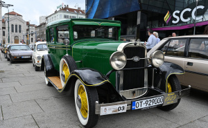 Foto: N.G./Radiosarajevo.ba / Izložba Oldtimer-a ispred SCC-a