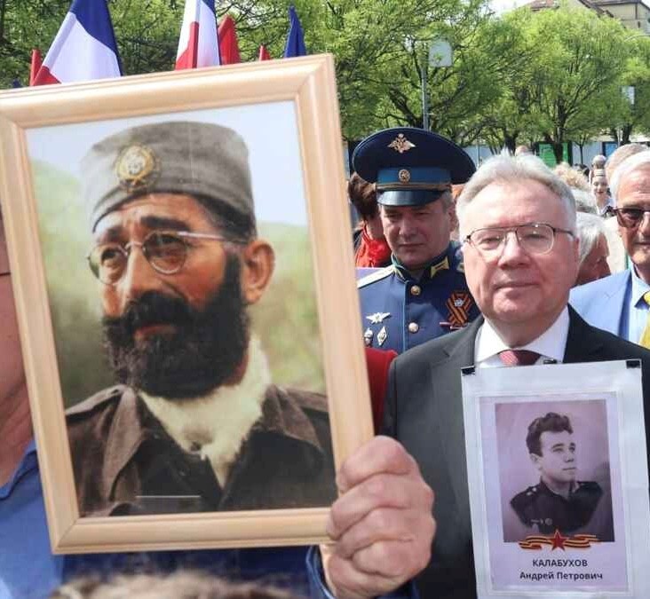 Slika četnika Draže Mihailovića na maršu u Banjoj Luci