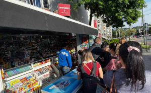 Foto: Radiosarajevo.ba / Prodaja Panini sličica na trafikama Duhanprometa