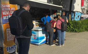 Foto: Radiosarajevo.ba / Prodaja Panini sličica na trafikama Duhanprometa