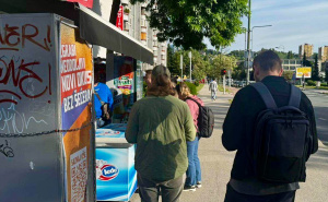 Foto: Radiosarajevo.ba / Prodaja Panini sličica na trafikama Duhanprometa