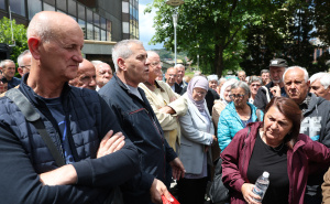 Foto: Dž.K. / Radiosarajevo.ba / Radnici Krivaje ispred Vlade FBiH