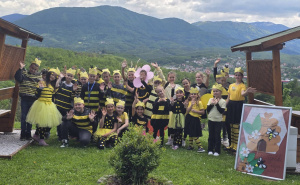 Foto: maksuz.ba / Mališani u pčelinjaku Maksuz