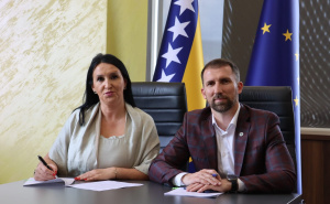 Foto: Ministarstvo rada i socijalne politike FBiH / Potpisivanje ugovora