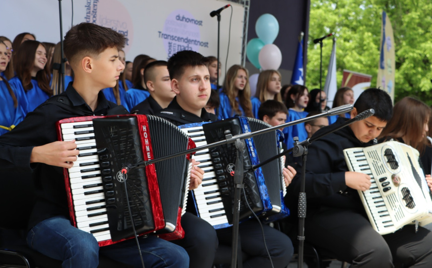 „Naše nebo izvrsnosti“: Sistem koji ulaže u znanje stvara generacije izvrsnih učenika