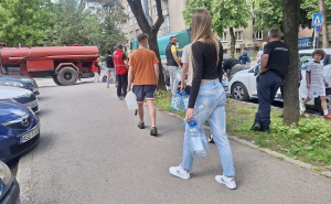Foto: Radiosarajevo.ba / Red kod cisterne za pitku vodu