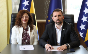Foto: Federalno ministarstvo rada i socijalne politike / Ministar Delić potpisao ugovore sa sigurnim kućama
