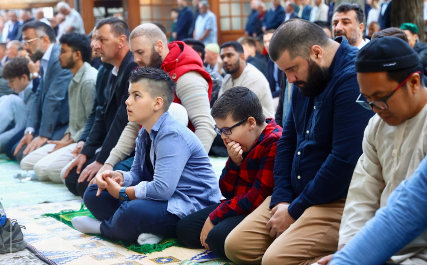 Bajram-namaz u Begovoj džamiji