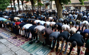 Foto: Dž.K. / Radiosarajevo.ba / Bajram-namaz u Begovoj džamiji