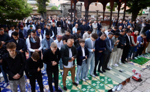 Foto: Dž.K. / Radiosarajevo.ba / Bajram-namaz u Begovoj džamiji