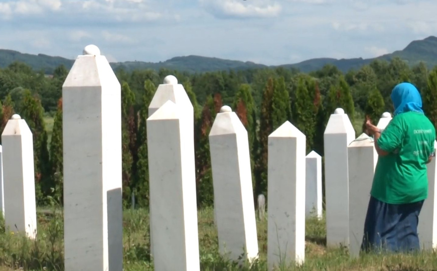 Memorijalni kompleks i šehidsko mezarje Memići - Gornja Kalesija