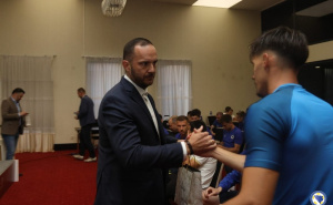 Foto: NSBiH / Predsjednik saveza Vico Zeljković posjetio Zmajeve