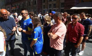 Foto: Dž. K. / Radiosarajevo.ba / Velika gužva i ispred i u fan shopu