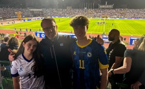 Foto: Ambasada SAD / Daniel Koski sa porodicom na Koševu