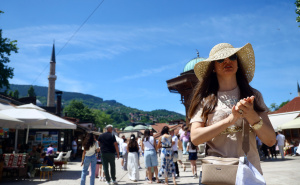 Foto: Dž. K. / Radiosarajevo.ba / Brojni turisti na ulicama Sarajeva