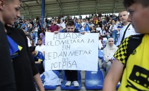 Foto: Nogometni savez BiH / Zmajevi dijelili autograme i fotografisali se s najmlađim navijačima
