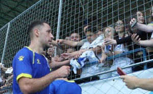 Foto: Nogometni savez BiH / Zmajevi dijelili autograme i fotografisali se s najmlađim navijačima