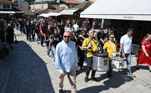 Foto: N.G./Radiosarajevo.ba / Defile maturanata u Općini Stari Grad