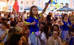 Foto: Dž. K. / Radiosarajevo.ba / Fan zona kod Vijećnice prepuna navijača