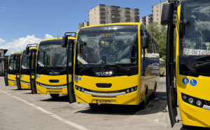 Foto: Služba za protokol i odnose s javnošću KS / Minibusi na ulicama Sarajeva