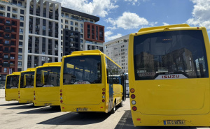 Foto: Služba za protokol i odnose s javnošću KS / Minibusi na ulicama Sarajeva