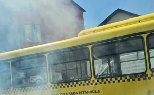 FOTO: Radiosarajevo.ba / Zapaljen autobus