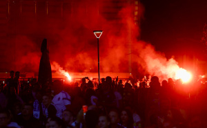 Foto: Dž.K. / Radiosarajevo.ba / Tuga i bakljada nakon poraza BiH