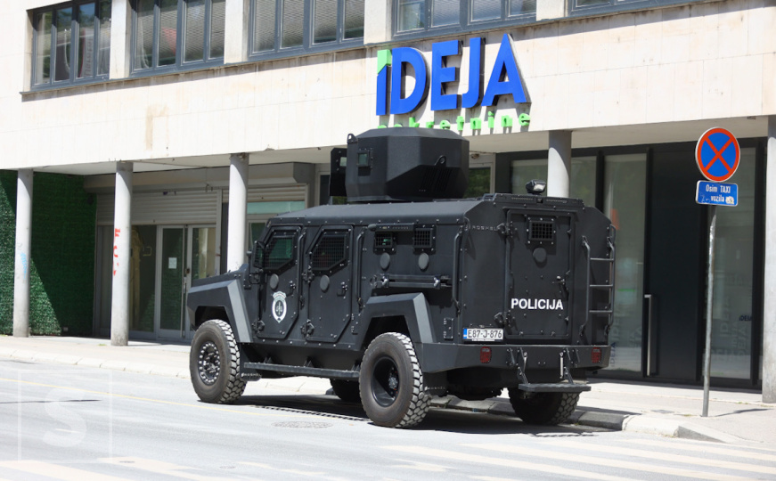 Jake policijske snage u centru Sarajeva