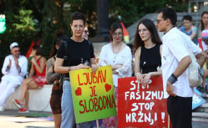 Foto: Dž. K. / Radiosarajevo.ba / Pristižu učesnici Povorke ponosa