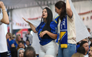 Foto: N. G. / Radiosarajevo.ba / Atmosfera u fan zoni kod Vijećnice
