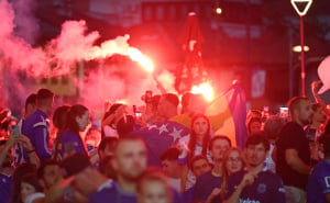 Foto: N. G. / Radiosarajevo.ba / Atmosfera u fan zoni kod Vijećnice