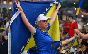 Foto: N. G. / Radiosarajevo.ba / Atmosfera u fan zoni kod Vijećnice